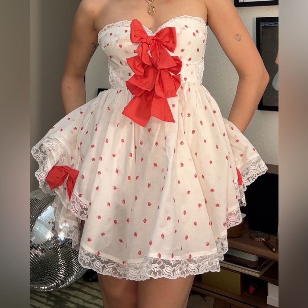 BNWT Selkie Organdy Strawberry “La Fraise Cake Shop” Dress - Picture 2 of 6
